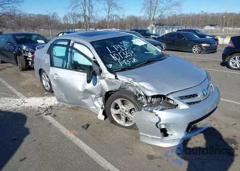 2011 Toyota Corolla S z USA, uszkodzony, nr VIN 2T1BU4EE8BC710006